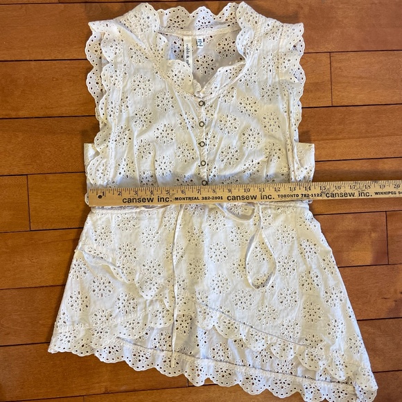 robbi & nikki eyelet lace top - Picture 8 of 13